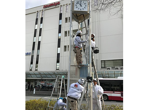 大阪府寝屋川市駅前の時計塔のボランティア